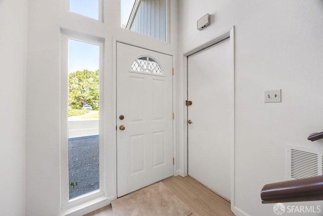 521 Ridgeview Ct, Pleasant Hill, CA 94523 - foyer entrance featuring light wood finished floors