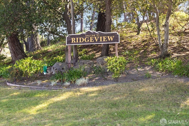 521 Ridgeview Ct, Pleasant Hill, CA 94523 - community / neighborhood sign with a lawn