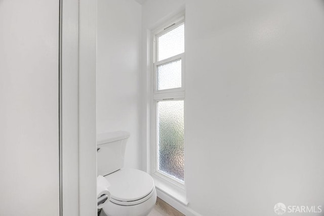 521 Ridgeview Ct, Pleasant Hill, CA 94523 - bathroom featuring toilet and baseboards
