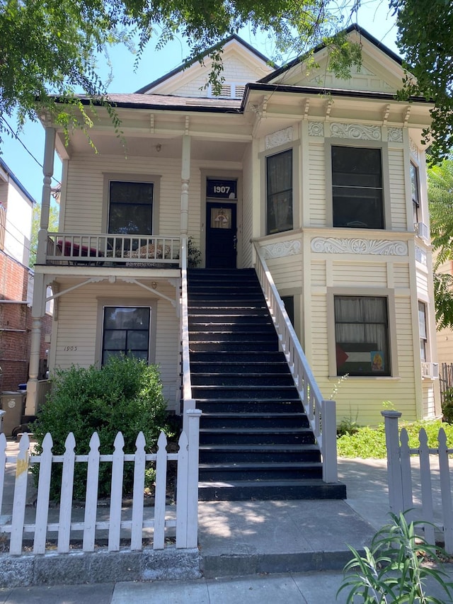 view of front of house with a porch