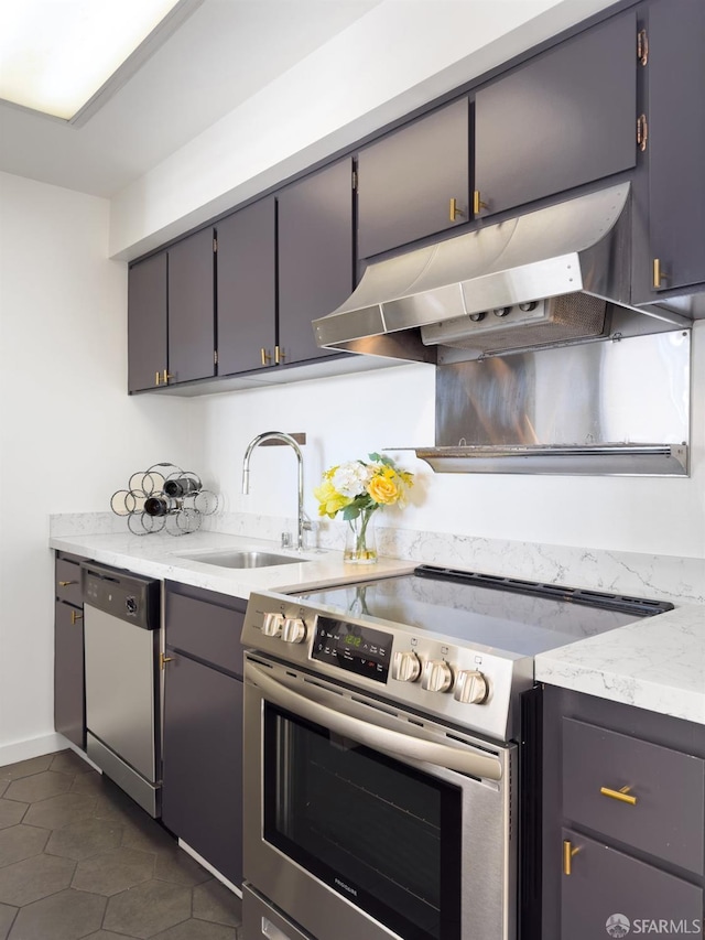 kitchen featuring gray cabinetry, appliances with stainless steel finishes, sink, and dark tile patterned floors