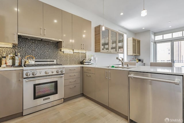 989 Sutter St Unit 2, San Francisco, CA 94109 - kitchen with stainless steel appliances, a sink, light wood-style flooring, backsplash, and recessed lighting