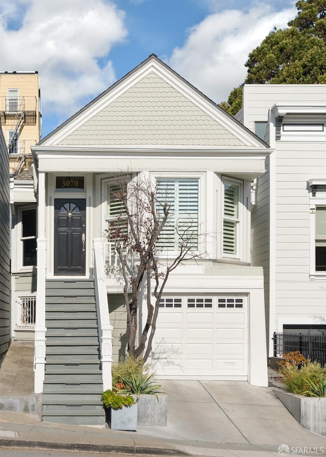 view of front facade featuring a garage