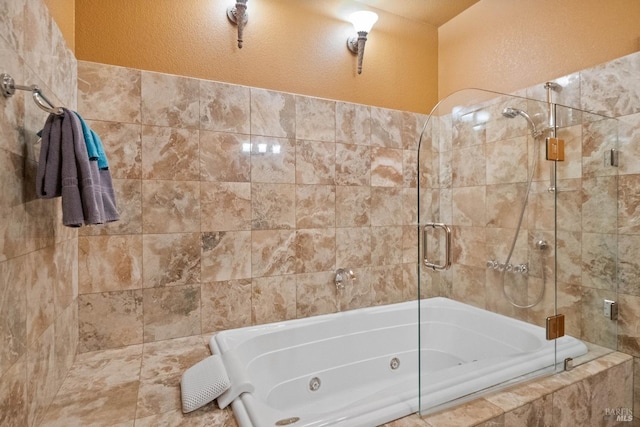 bathroom with enclosed tub / shower combo