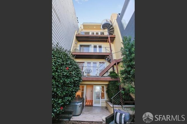 824 Green St, San Francisco, CA 94133 - view of property with stairs