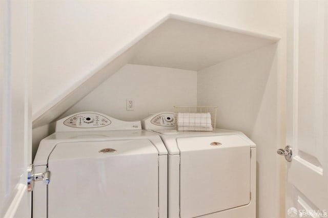 824 Green St, San Francisco, CA 94133 - laundry area featuring washing machine and dryer