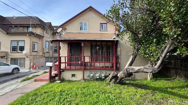 view of front facade featuring covered porch and a front yard