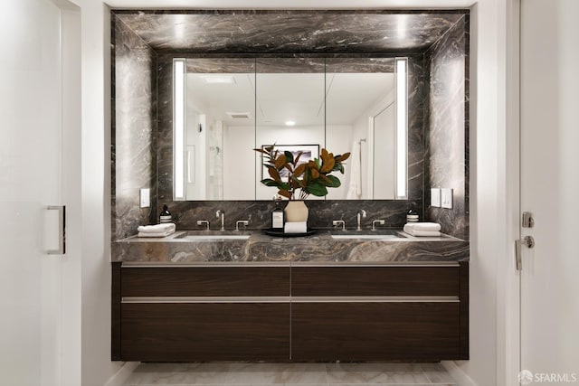 bathroom featuring decorative backsplash and vanity