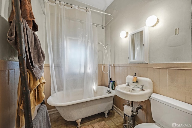 bathroom with toilet and shower / tub combo with curtain