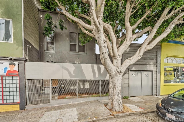 333-335 Potrero Ave, San Francisco, CA 94103 - exterior space with a gate, fence, and stucco siding