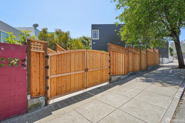 301 Banks St, San Francisco, CA 94110 - photo 48