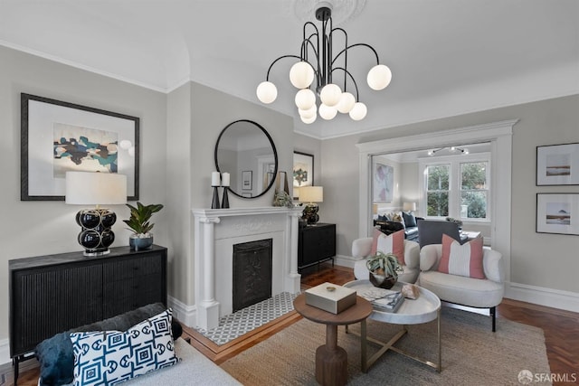 living room with an inviting chandelier, dark parquet flooring, and ornamental molding