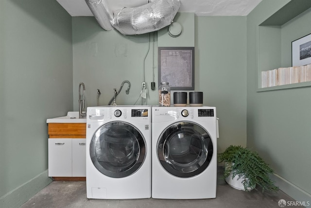 laundry room featuring sink, cabinets, and washing machine and clothes dryer