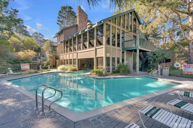 view of swimming pool