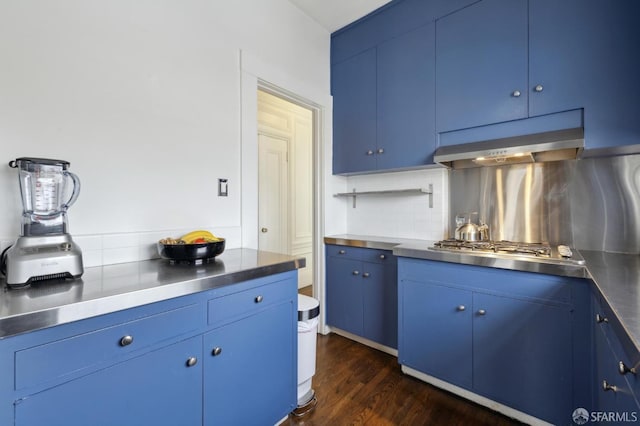 kitchen with blue cabinetry, decorative backsplash, dark wood-type flooring, and stainless steel counters