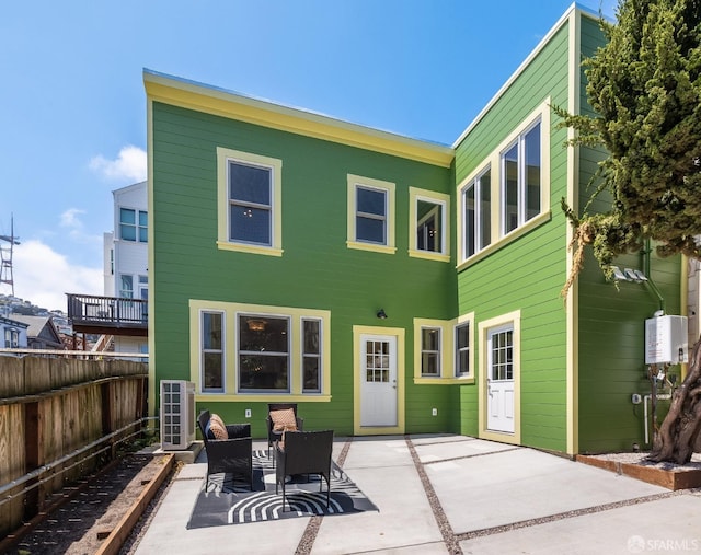 152-154 Ord St, San Francisco, CA 94114 - back of property with a patio and fence