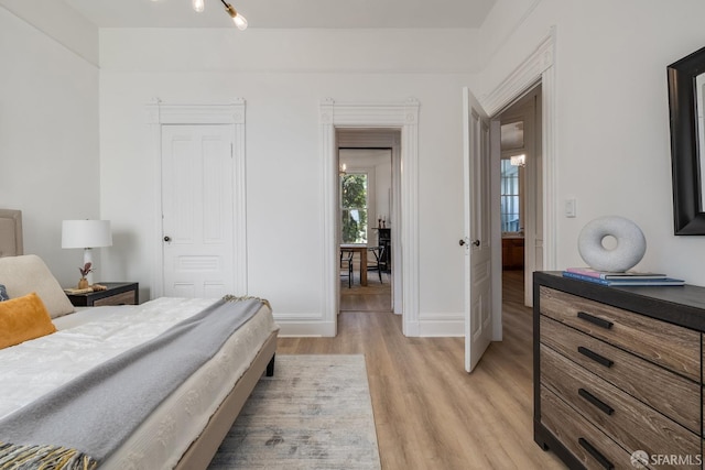 152-154 Ord St, San Francisco, CA 94114 - bedroom with light wood-style flooring, a closet, and baseboards