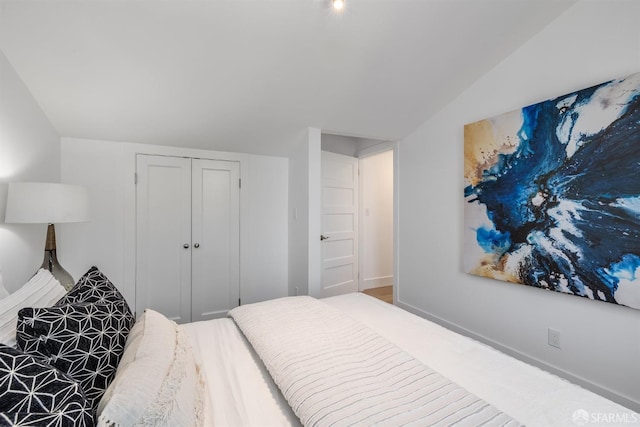 152-154 Ord St, San Francisco, CA 94114 - bedroom featuring baseboards, a closet, and lofted ceiling