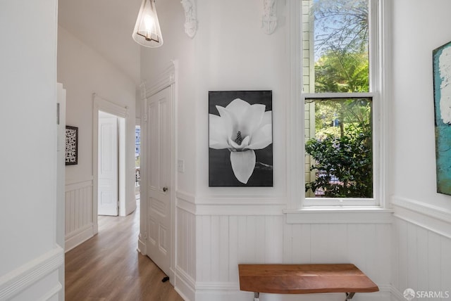 152-154 Ord St, San Francisco, CA 94114 - hall featuring a wainscoted wall and wood finished floors