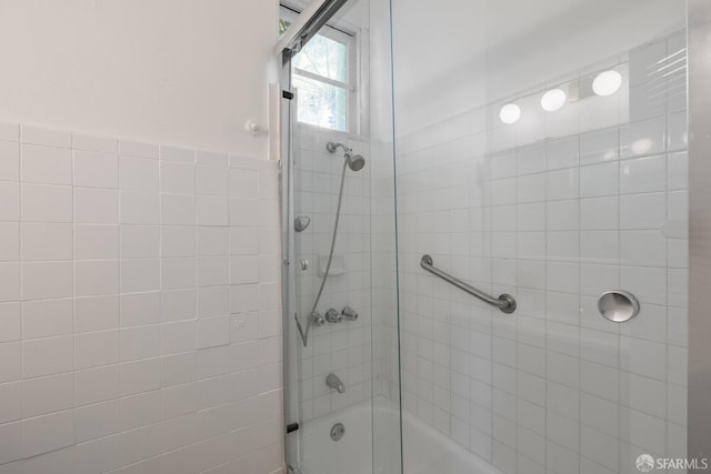 152-154 Ord St, San Francisco, CA 94114 - bathroom featuring enclosed tub / shower combo
