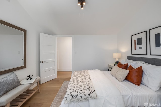 152-154 Ord St, San Francisco, CA 94114 - bedroom with light wood-type flooring and lofted ceiling