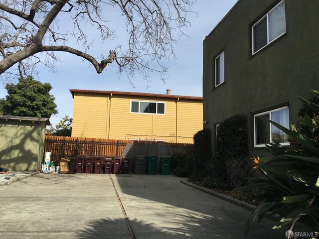 906 40th St, Oakland, CA 94608 - view of side of home with stucco siding and a patio area
