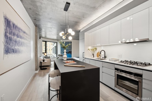 960 Market St Unit 514, San Francisco, CA 94102 - kitchen featuring stainless steel appliances, a sink, modern cabinets, and a center island
