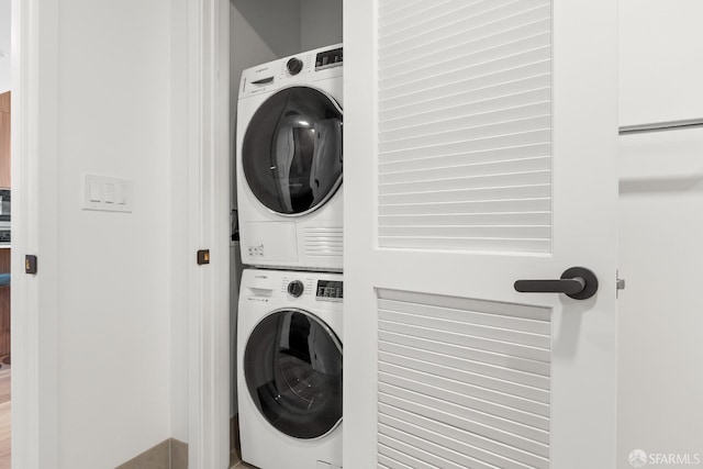 laundry room with stacked washer / drying machine