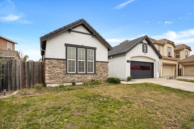 view of front facade with a garage and a front yard