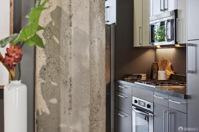 1 S Park St Unit 308, San Francisco, CA 94107 - kitchen with stainless steel appliances, dark countertops, and gray cabinets