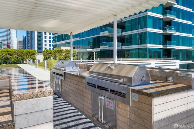401 Harrison St Unit 25F, San Francisco, CA 94105 - view of patio / terrace with exterior kitchen, a city view, and a grill
