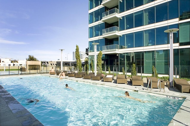 view of swimming pool