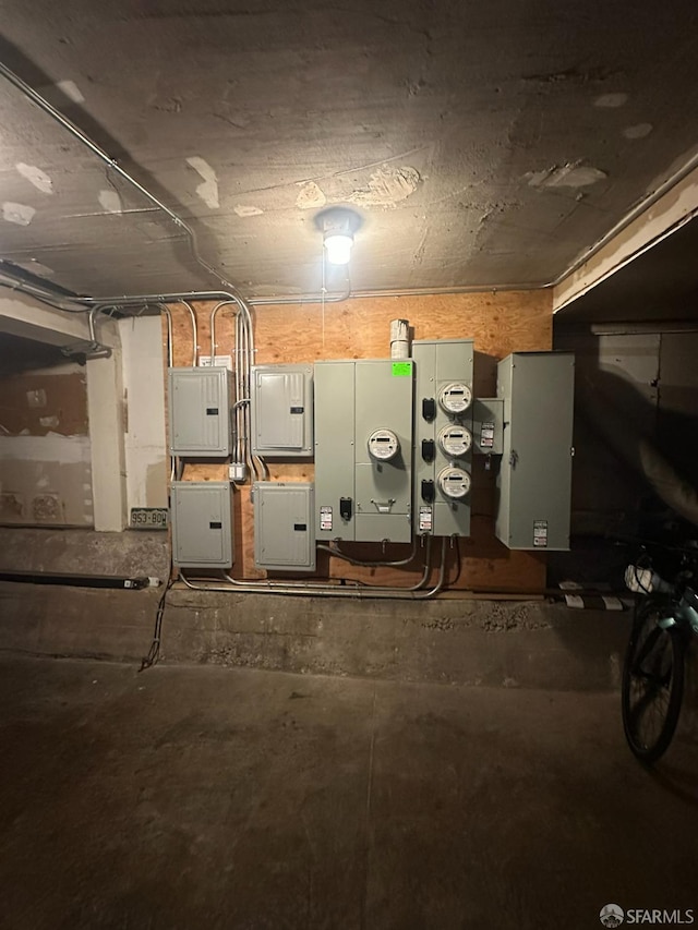531-535 Frederick St, San Francisco, CA 94117 - utility room featuring electric panel