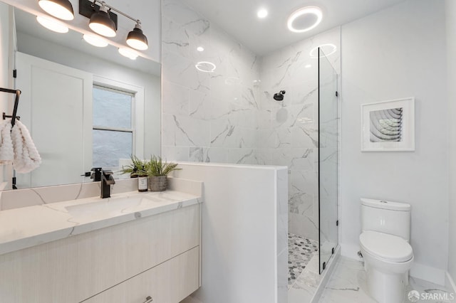 bathroom featuring tiled shower, vanity, and toilet