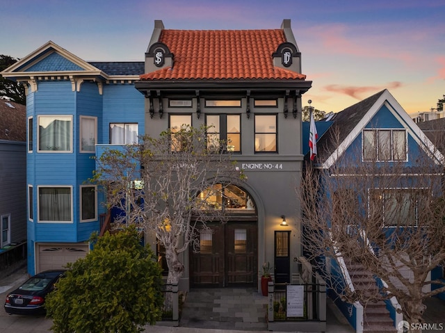 view of front facade featuring a garage