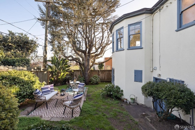 view of yard featuring a patio area