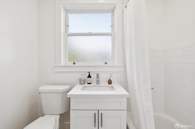 full bathroom featuring toilet, vanity, and shower / bath combo with shower curtain