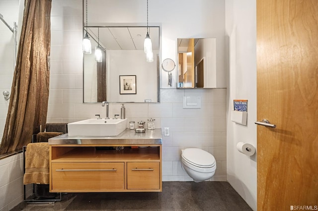 full bathroom featuring shower / bathtub combination with curtain, vanity, toilet, and tile walls