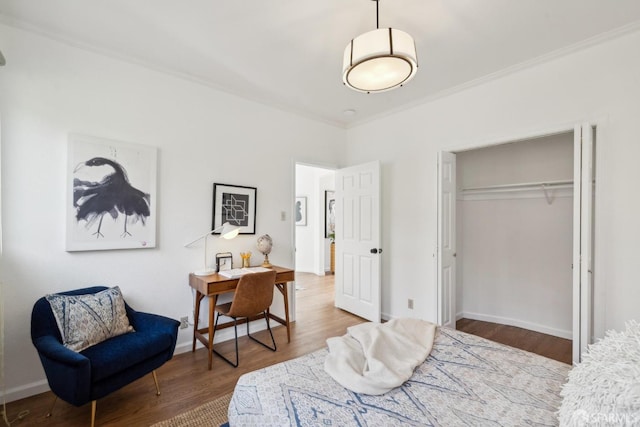 302 Warren Dr, San Francisco, CA 94131 - bedroom with wood finished floors, a closet, a desk, and crown molding