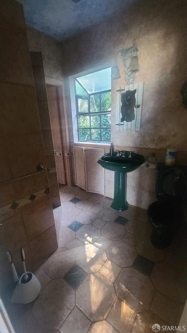 30 Harry St, San Francisco, CA 94131 - view of bathroom