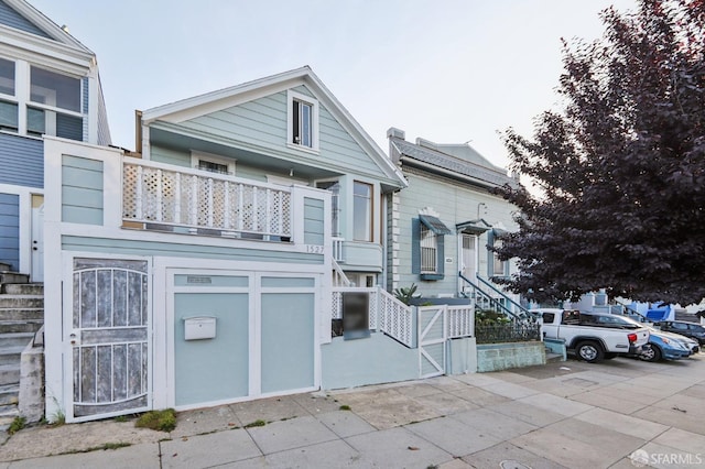 1527 Palou Ave, San Francisco, CA 94124 - view of front of home featuring a balcony