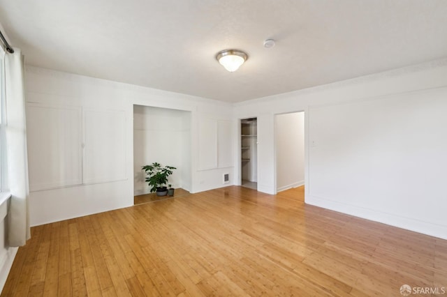 1527 Palou Ave, San Francisco, CA 94124 - empty room featuring light wood-style flooring and a smoke detector