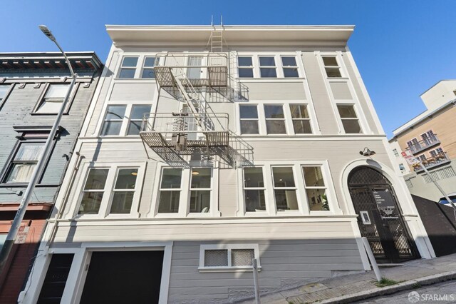 31 Romolo Pl Unit 6, San Francisco, CA 94133 - view of property with stairway
