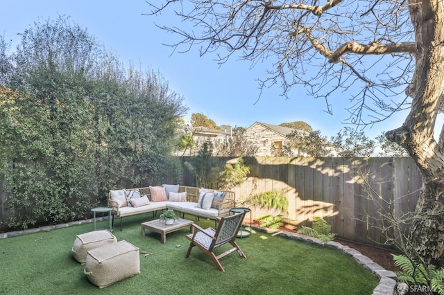 view of yard featuring an outdoor hangout area