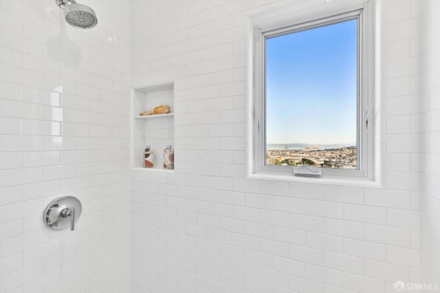 bathroom featuring tiled shower