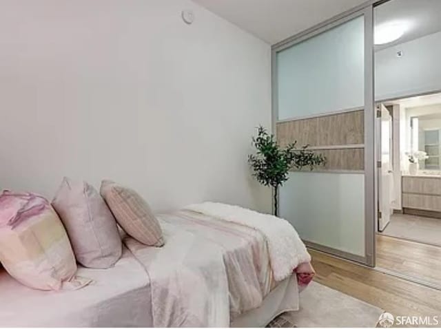 333 Beale St Unit 6J, San Francisco, CA 94105 - bedroom featuring light wood-style flooring and ensuite bathroom