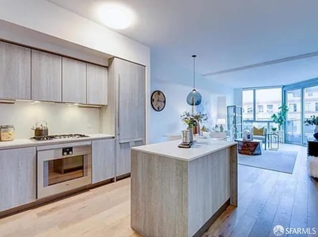 333 Beale St Unit 6J, San Francisco, CA 94105 - kitchen with stainless steel appliances, modern cabinets, light wood finished floors, and open floor plan