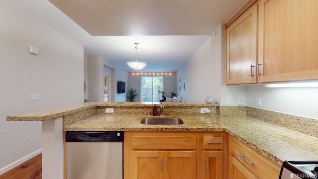 kitchen with kitchen peninsula, light brown cabinets, stainless steel appliances, hardwood / wood-style floors, and sink