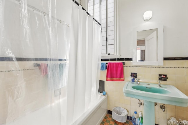 2065-2067 Turk Blvd, San Francisco, CA 94115 - full bath with tile walls, shower / tub combo with curtain, and wainscoting