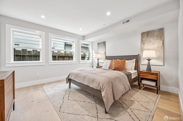 bedroom featuring recessed lighting, visible vents, baseboards, and light wood-style flooring